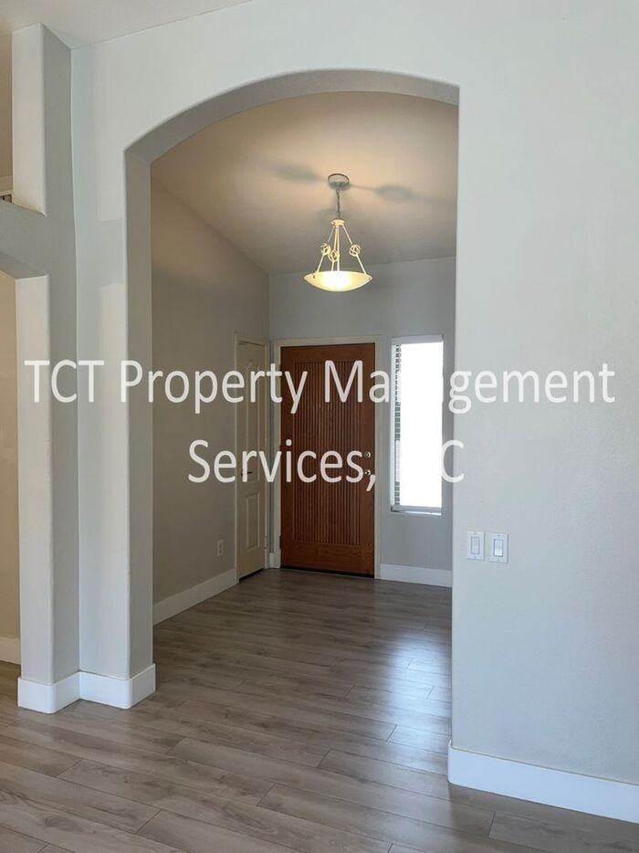 129 N Joshua Tree Ln - Photo 2 of 16