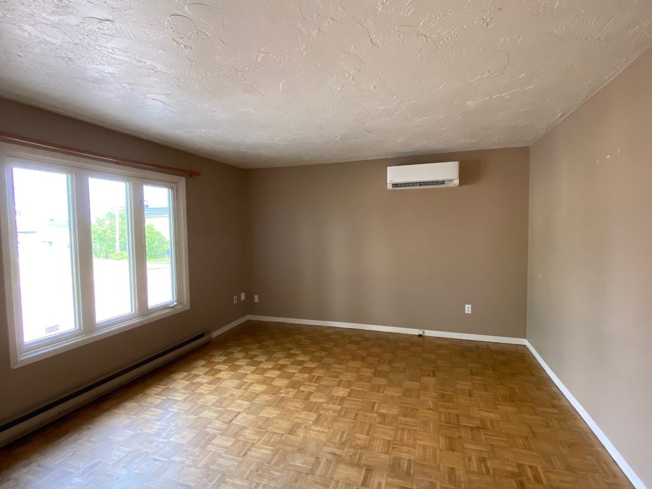 634 Elmwood Dr #634 - Photo 2 of 11