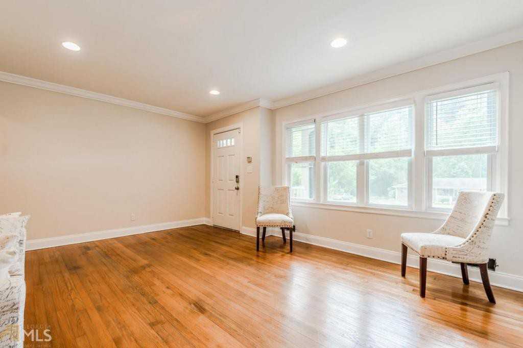 2228 Pinewood Dr - Photo 3 of 23