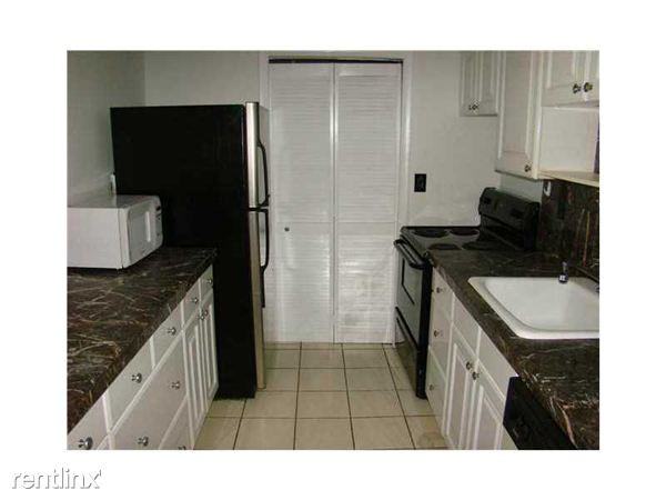 Racquet Club 6 At Bonaventure 5 Condo Apartments 215 Lakeview Dr