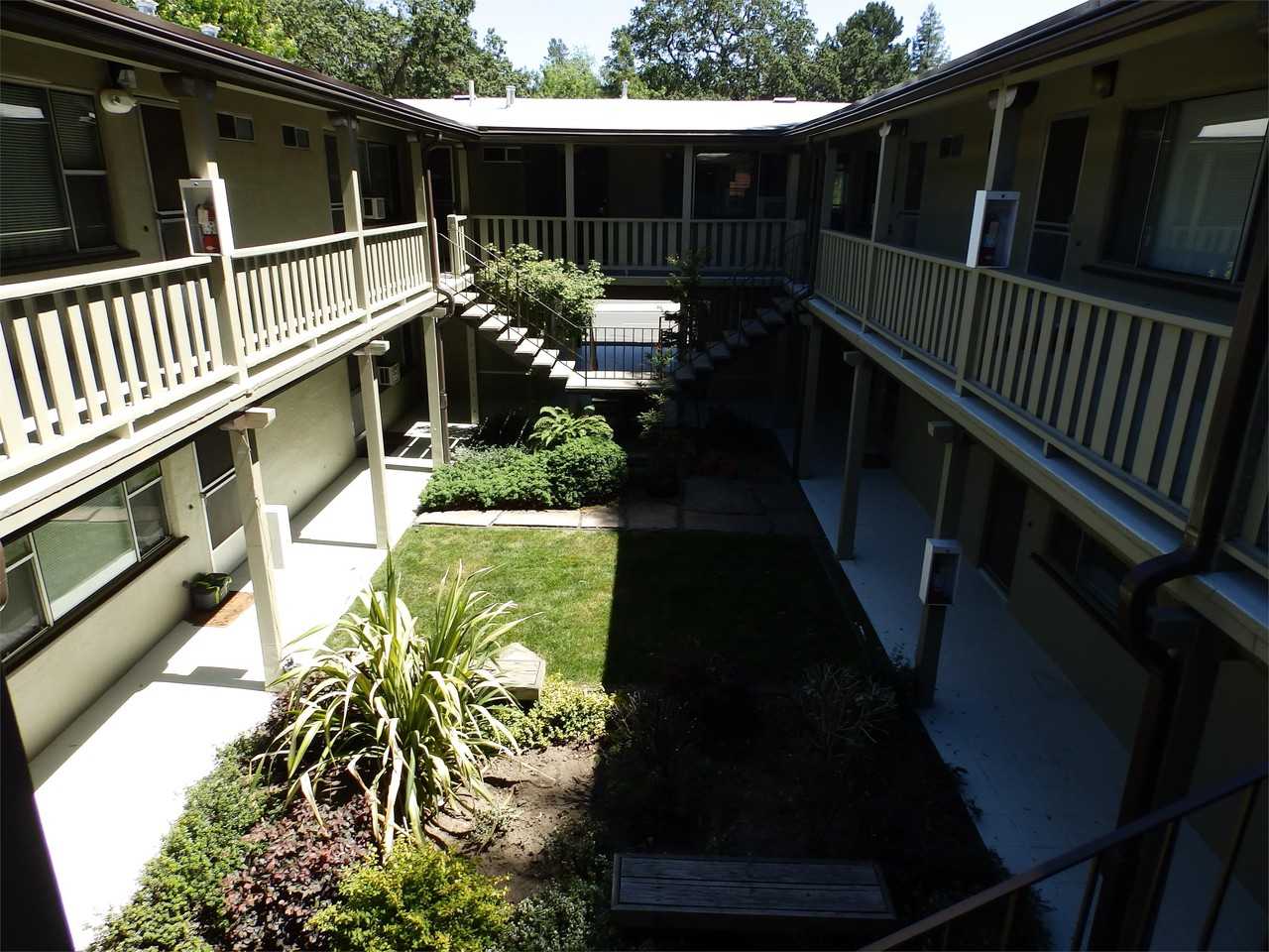 80 Lafayette Cir #14 - Photo 3 of 5