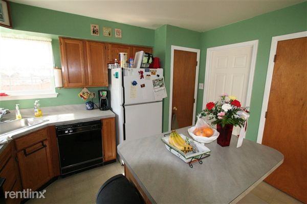 218 Jackson ave - Photo 3 of 10