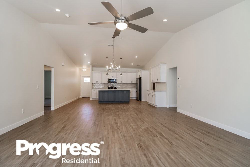 3441 3441 W Sophie Lane - Photo 3 of 16