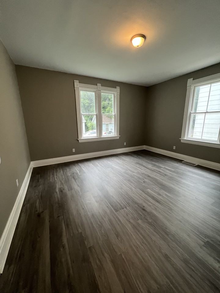 152 Meridian St - Photo 3 of 11