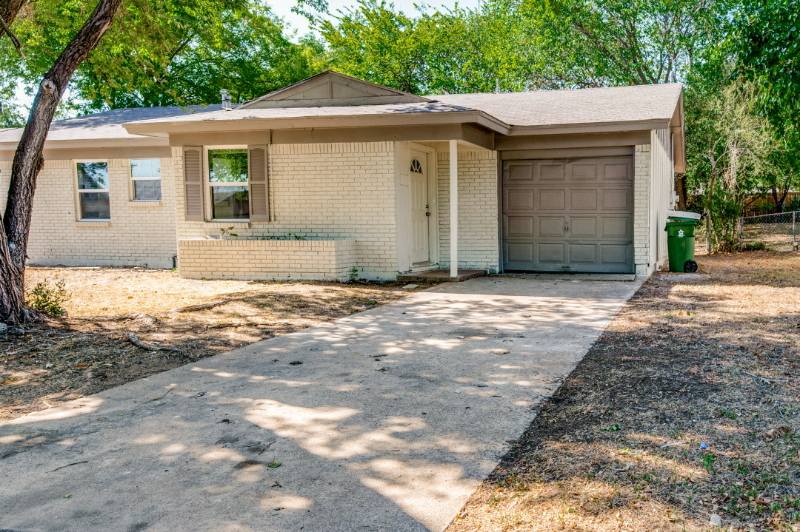 657 W Cedar St - Photo 2 of 25