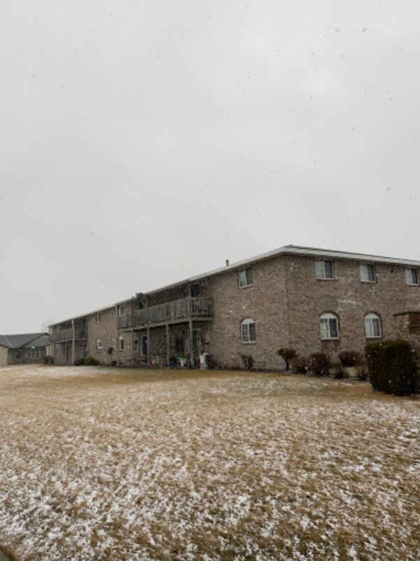 1296 Crown Ct - Photo 2 of 6