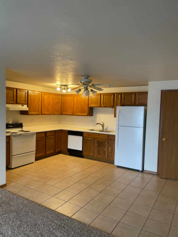 1296 Crown Ct - Photo 3 of 6