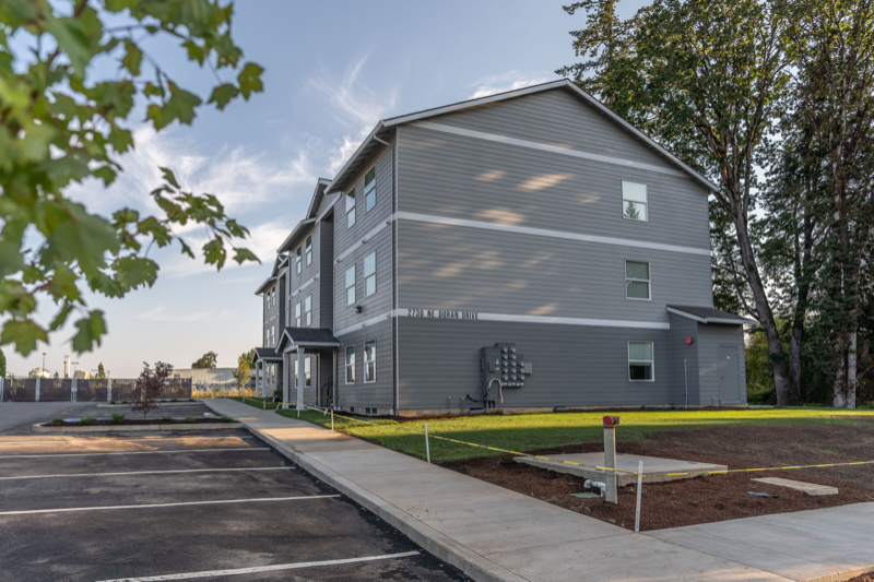 2730 Ne Doran Dr - Photo 3 of 5