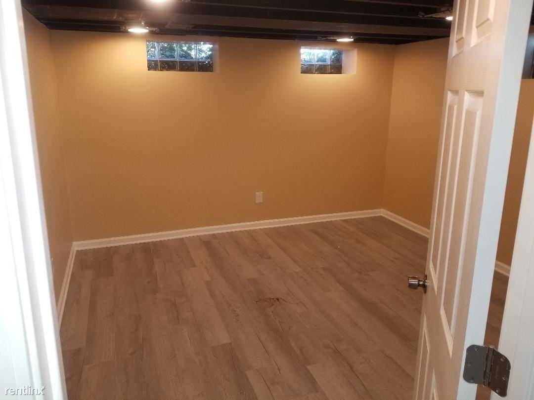 18735 Sunnybrook Ave - Photo 2 of 9