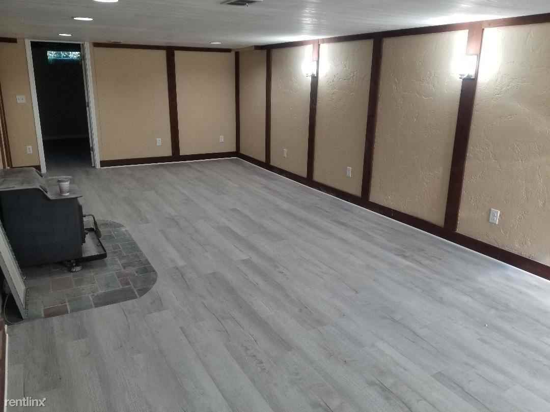 18735 Sunnybrook Ave - Photo 3 of 9