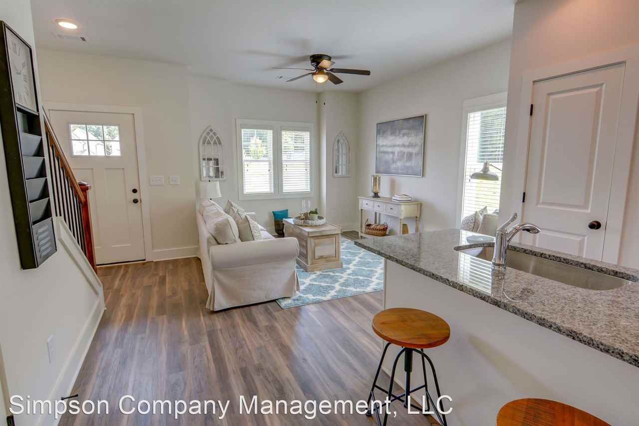 3 Bedroom Cottage Close to University of North Georgia! - Photo 3 of 13