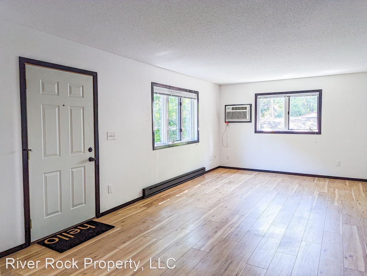 915 9th St S - Photo 3 of 16