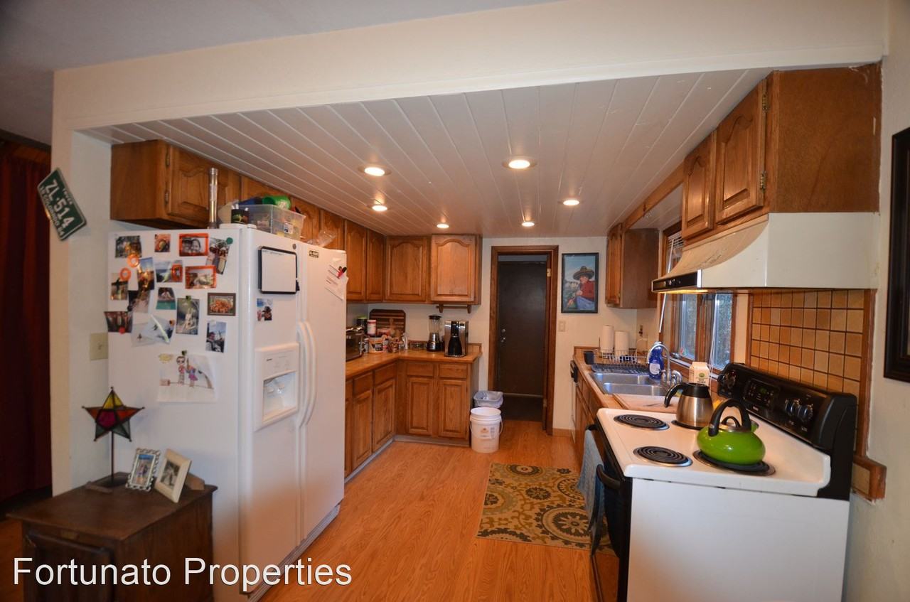 691 Blue River Rd - Photo 3 of 17