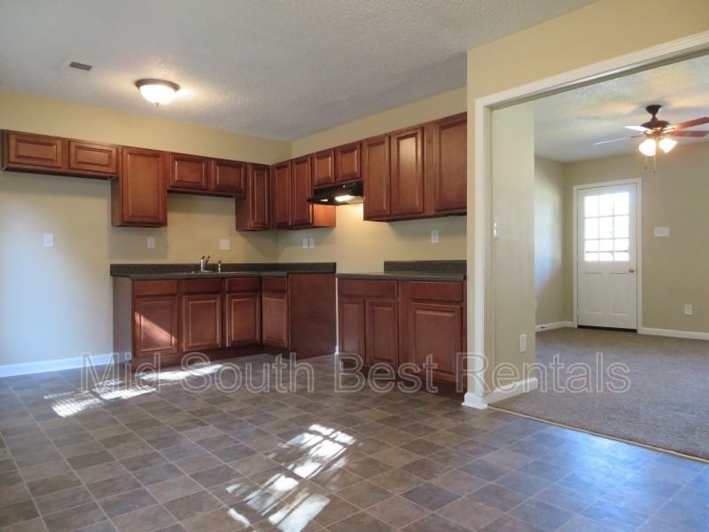 605 Frayser Dr - Photo 3 of 7