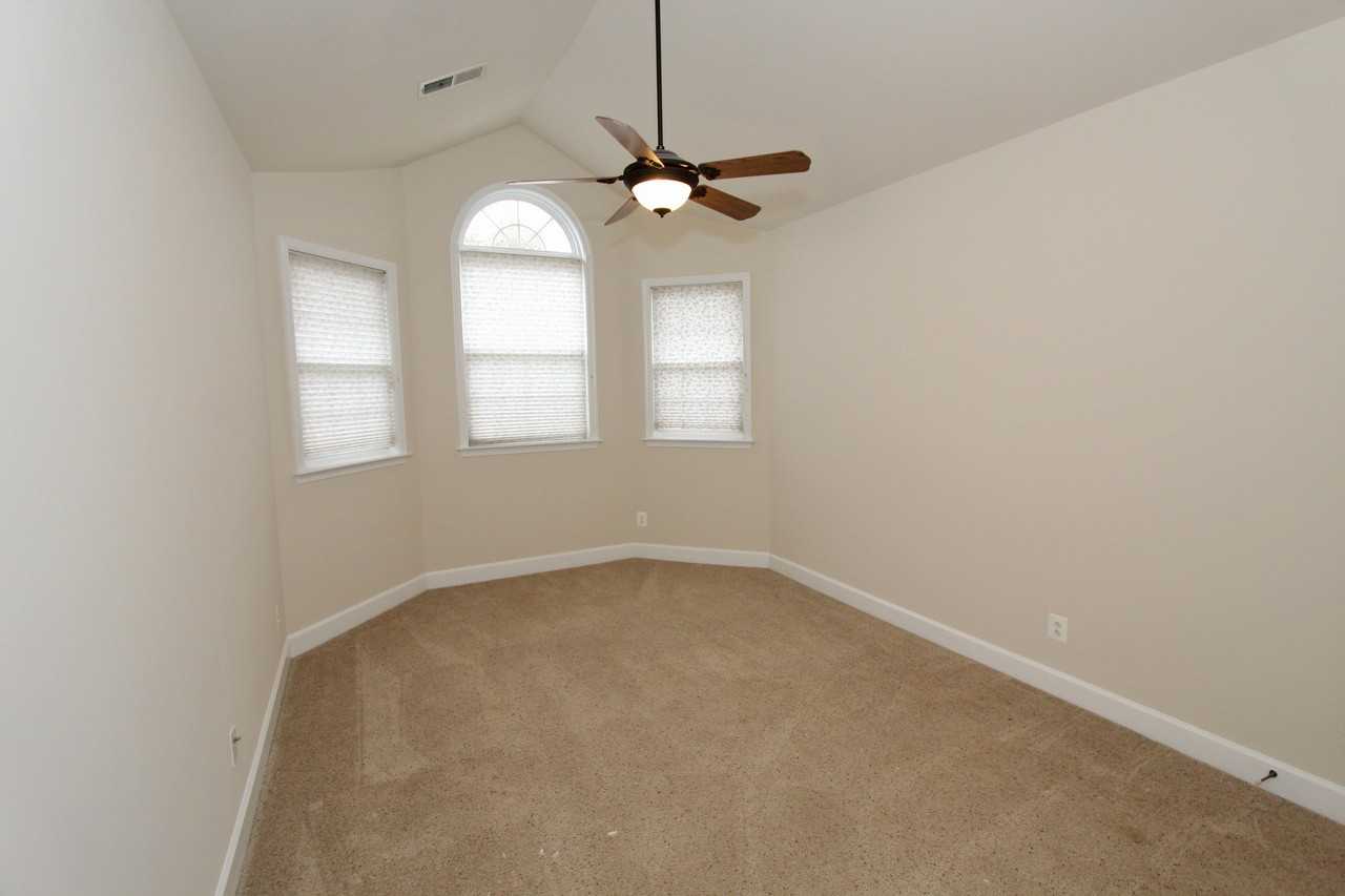 13882 Greendale Dr - Photo 4 of 31