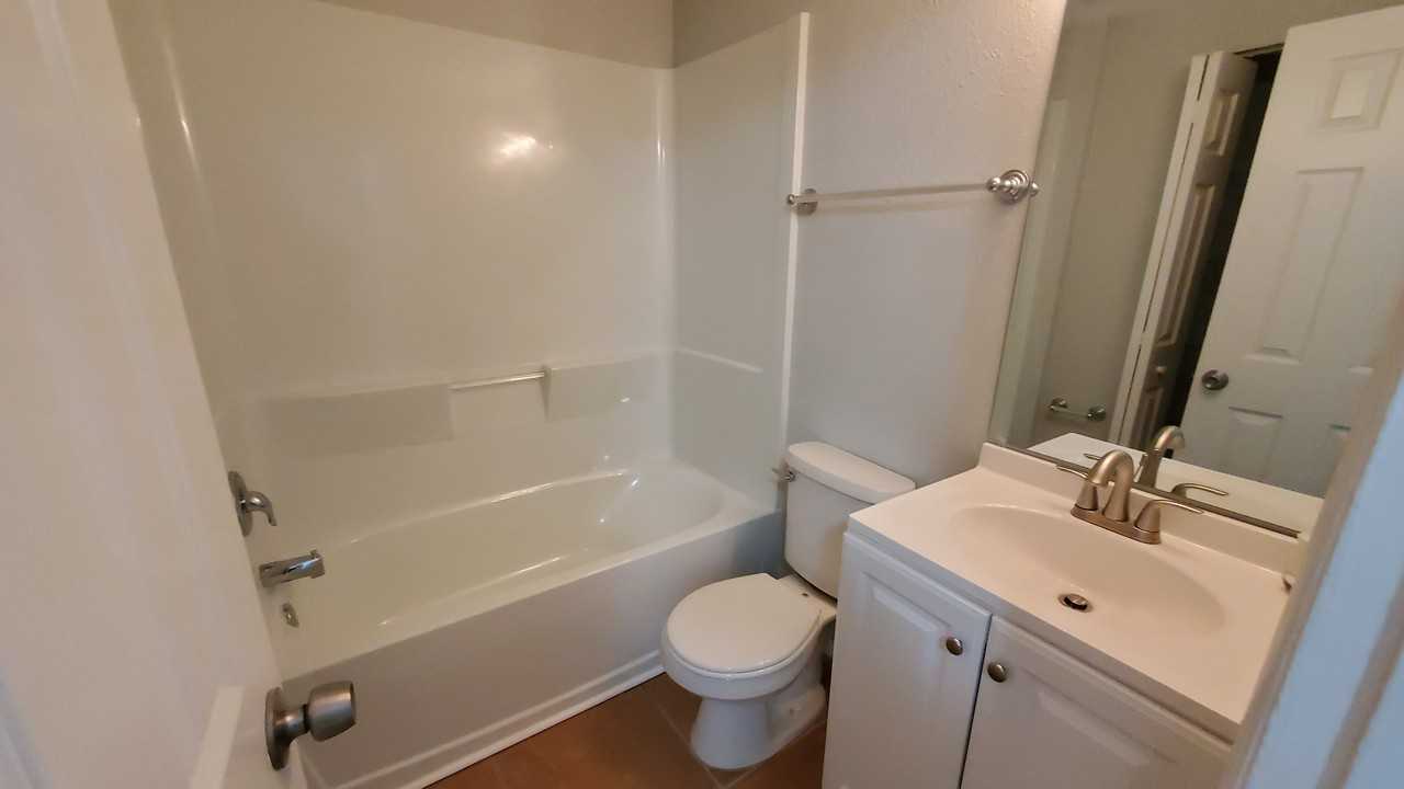 10301 N 17th St - Photo 2 of 9