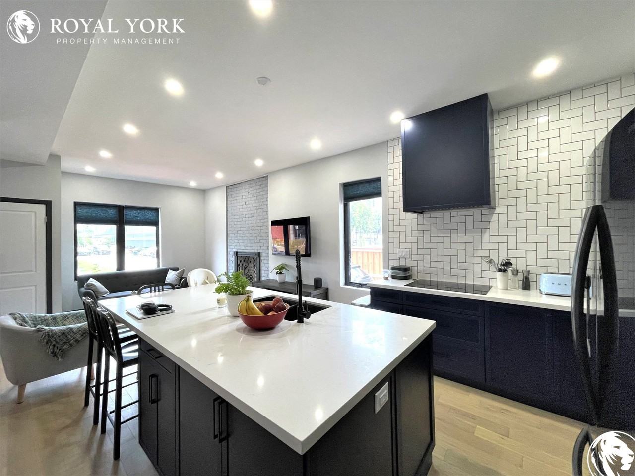 85 Catharine St N - Photo 2 of 39