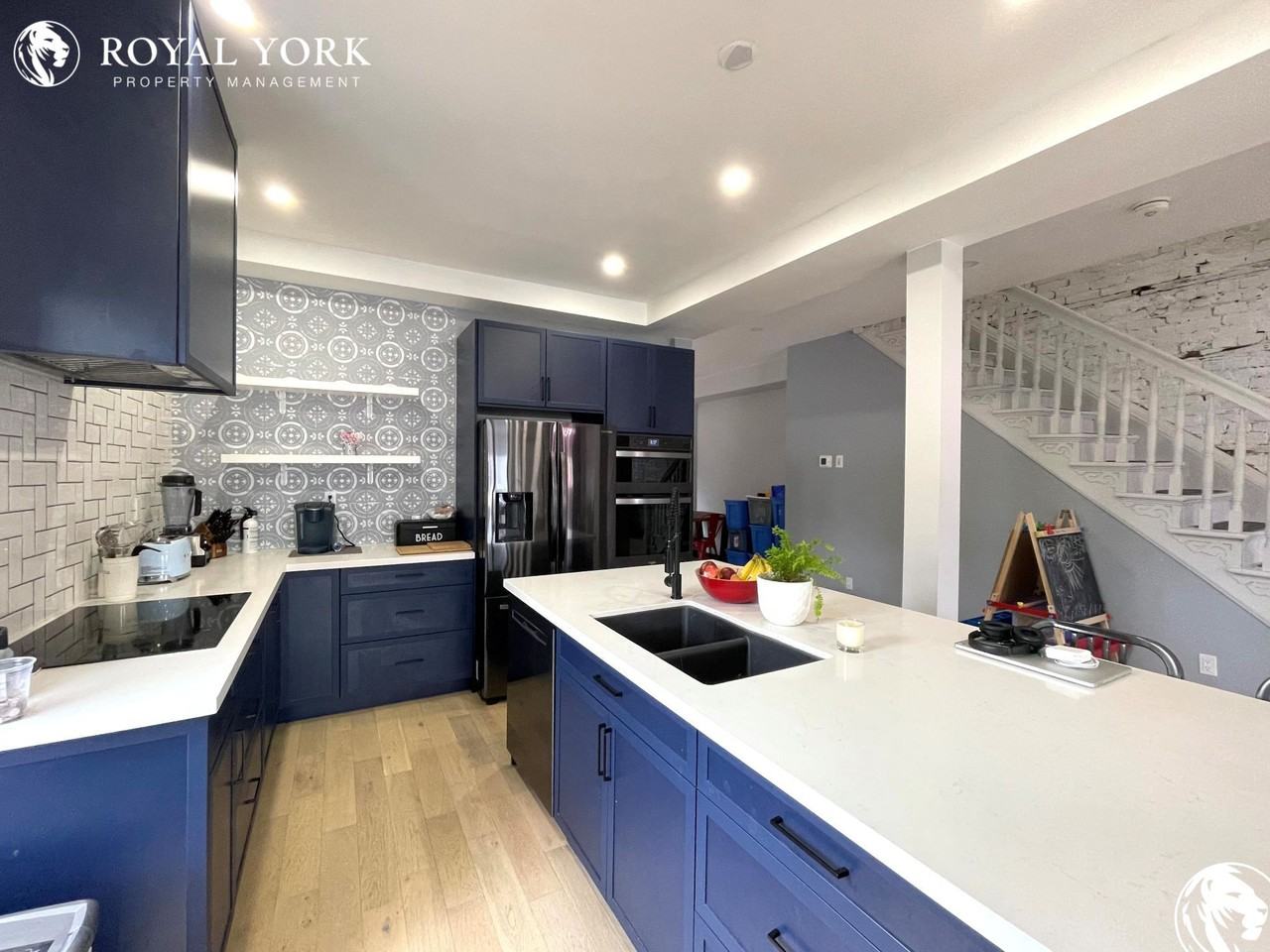 85 Catharine St N - Photo 3 of 39