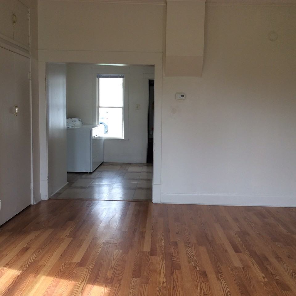 945 Claremont St - Photo 3 of 8