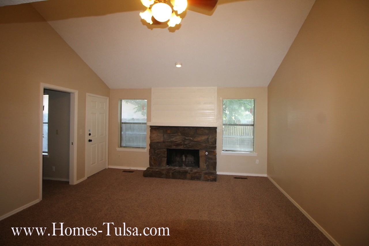 6538 S Yorktown Ave - Photo 2 of 16