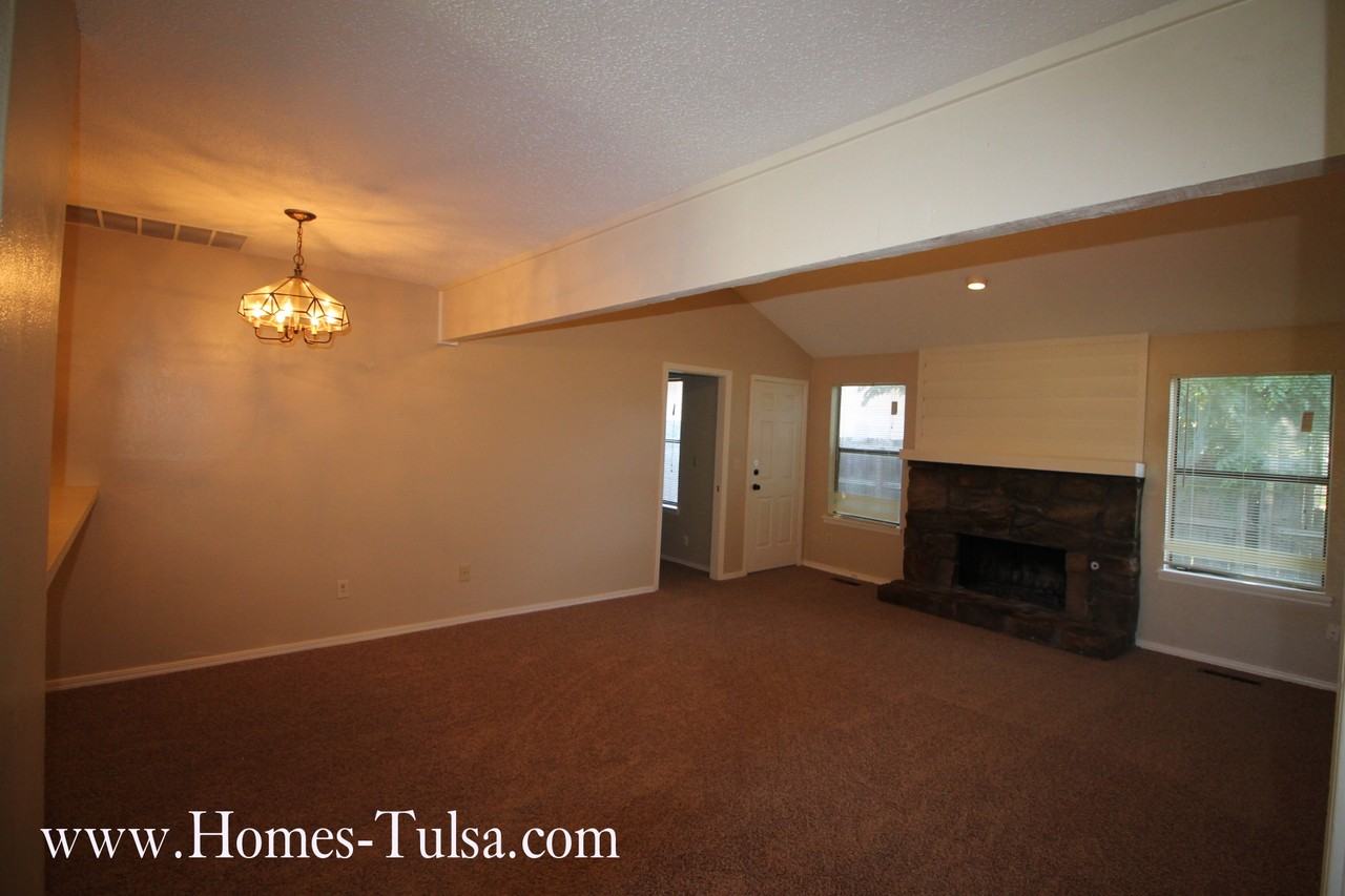 6538 S Yorktown Ave - Photo 3 of 16