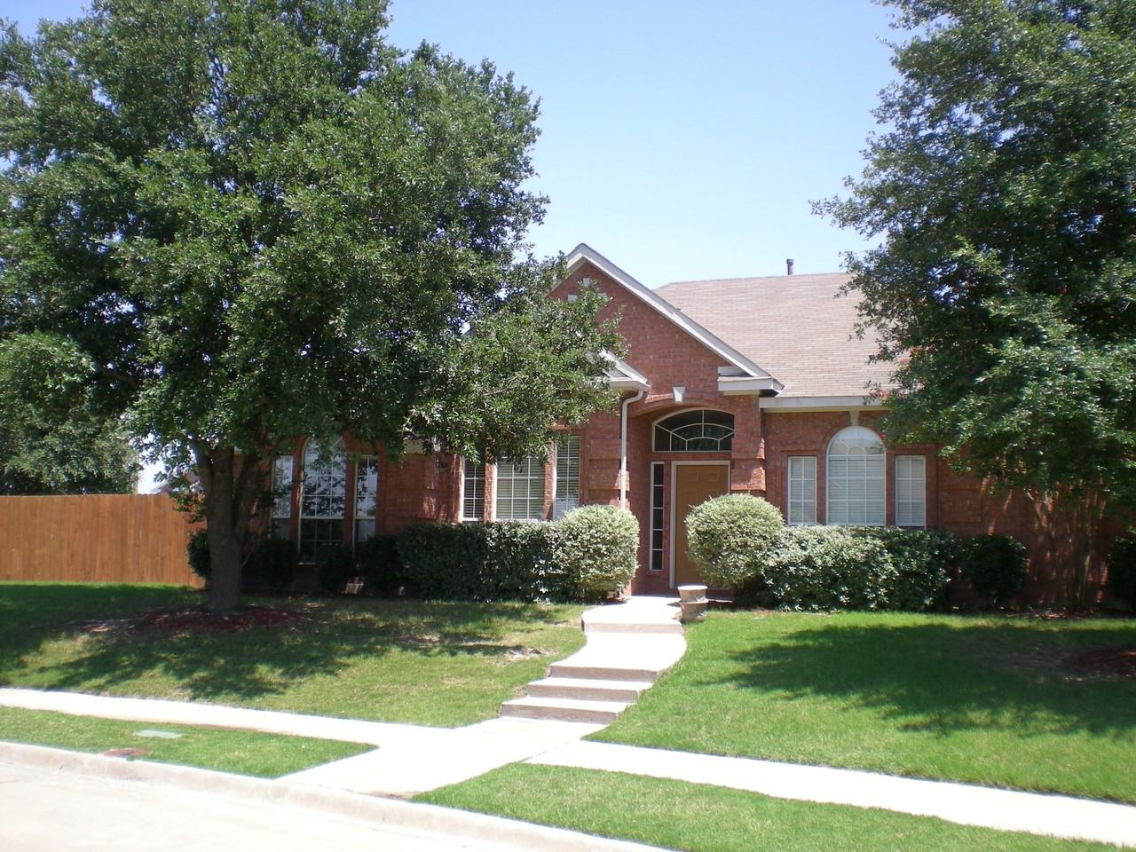 801 Ashley Ln - Photo 2 of 8