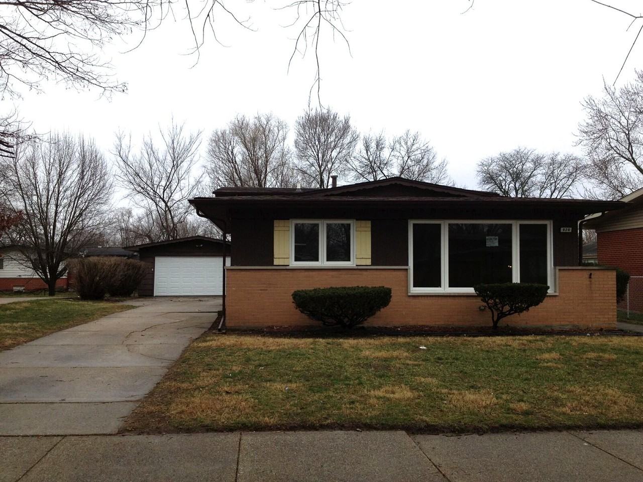 920 Westwood Dr - Photo 2 of 12