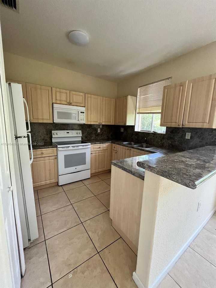 1475 Se 24th Ct #246 - Photo 2 of 8