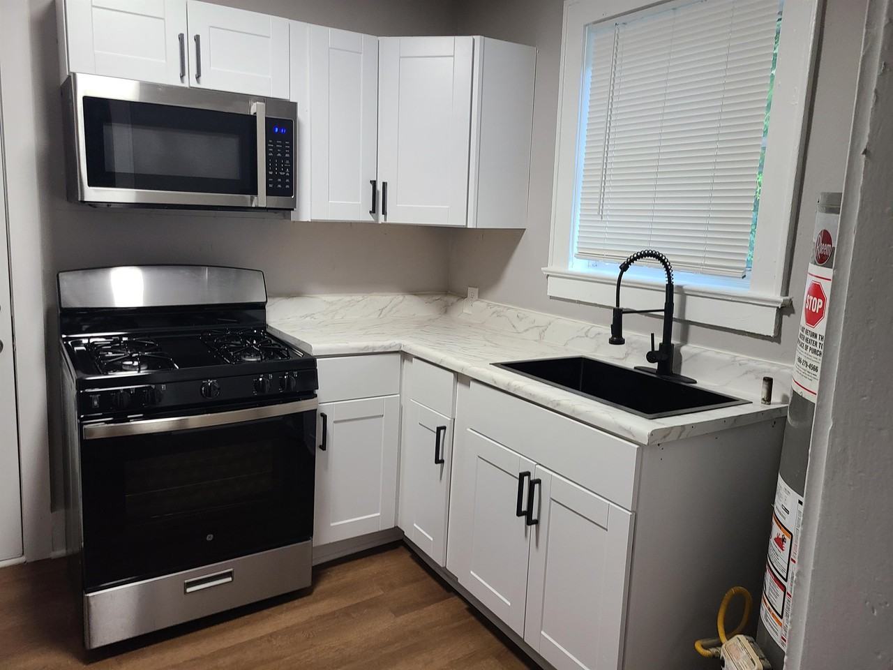 1201 Tallwood St #4 - Photo 6 of 10