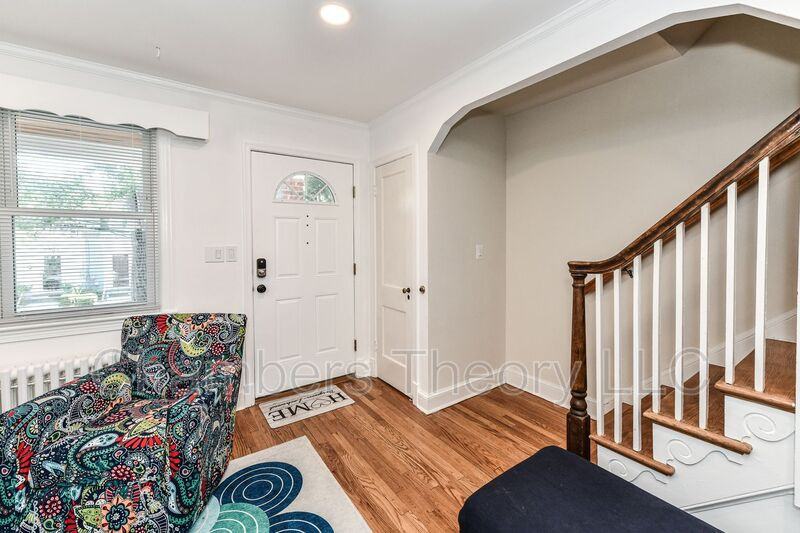 2230 Observatory Pl Nw - Photo 2 of 25