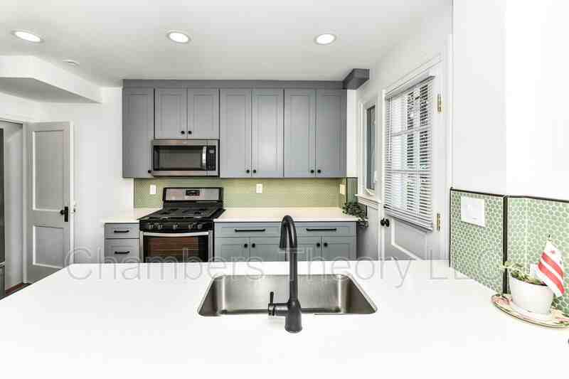 2230 Observatory Pl Nw - Photo 7 of 25