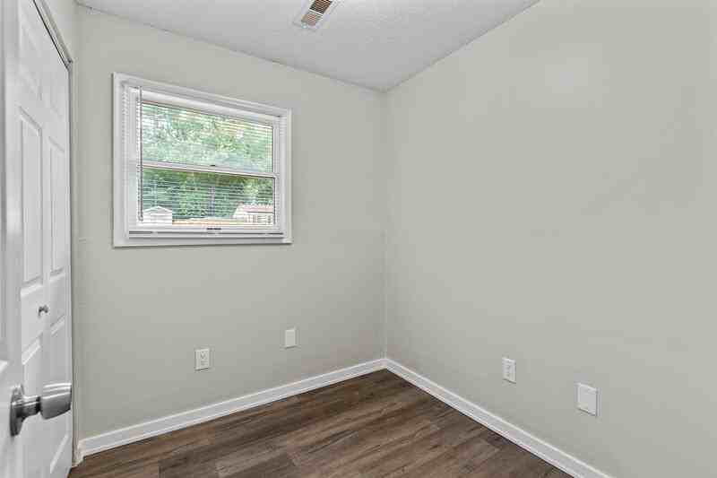 1415 Plaza Pl - Photo 4 of 18