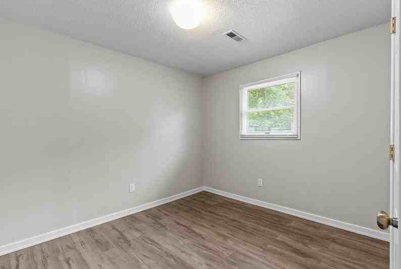 1415 Plaza Pl - Photo 5 of 18