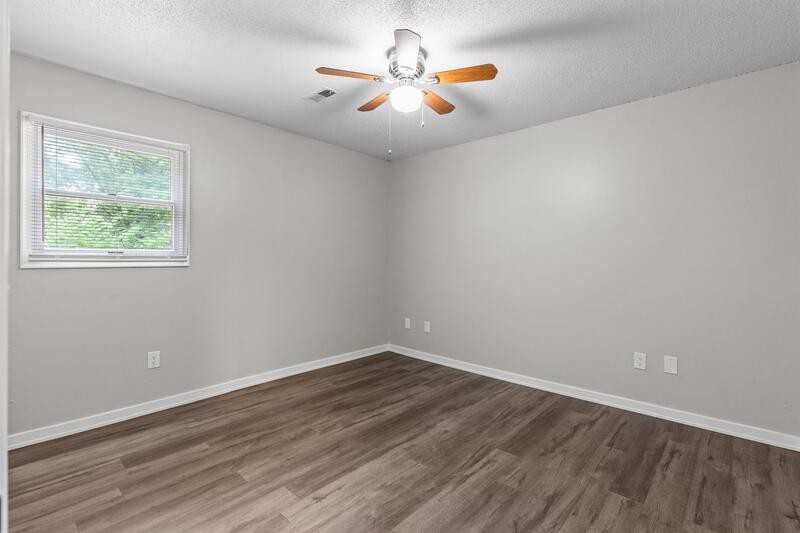 1415 Plaza Pl - Photo 6 of 18