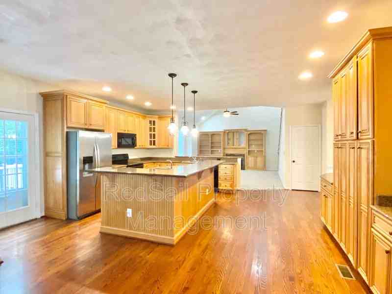 13016 Lighthouse Ln - Photo 5 of 25