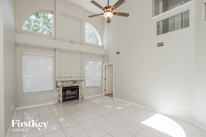 1066 Citrus Ave Ne - Photo 2 of 15