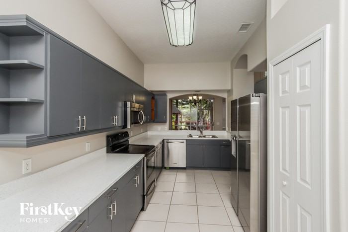 1066 Citrus Ave Ne - Photo 3 of 15