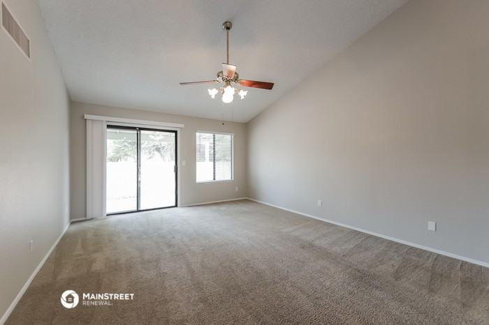 7828 N Roundstone Dr - Photo 3 of 16