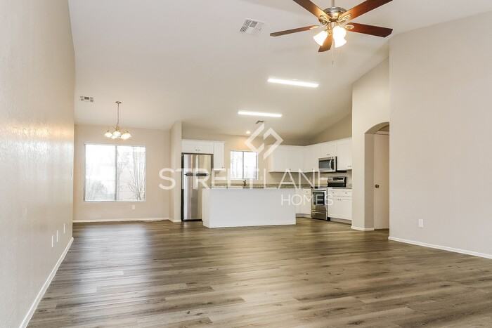 12538 W Ash St - Photo 3 of 15