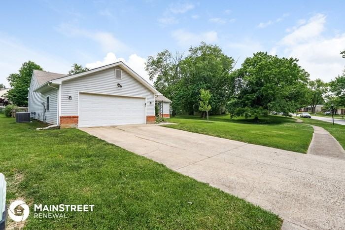 4611 Lunenburg Dr - Photo 3 of 16