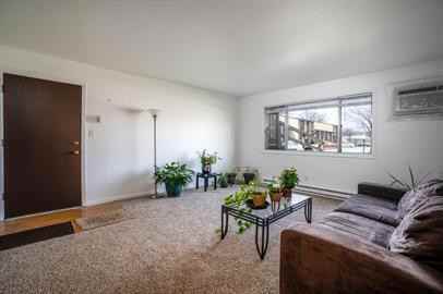 6435 Evergreen Avenue - Photo 3 of 10