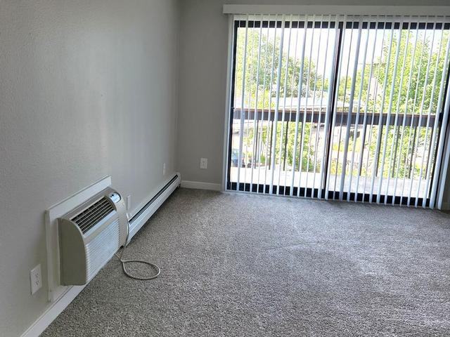 4977 Moorhead Ave - Photo 2 of 11