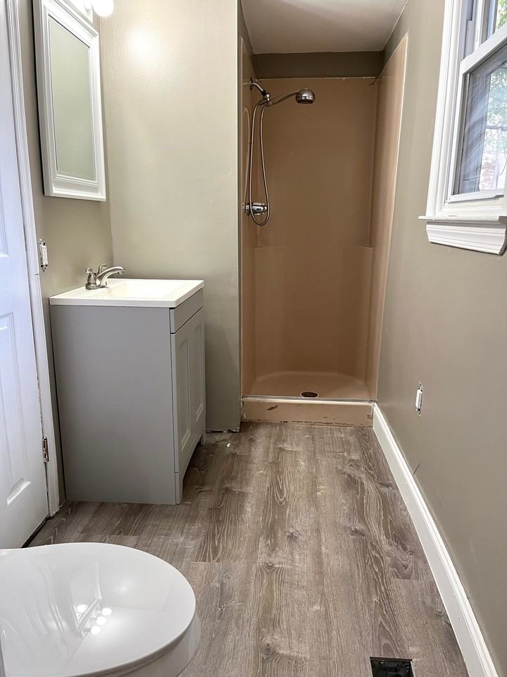 1014 N Adams St #1 - Photo 6 of 8