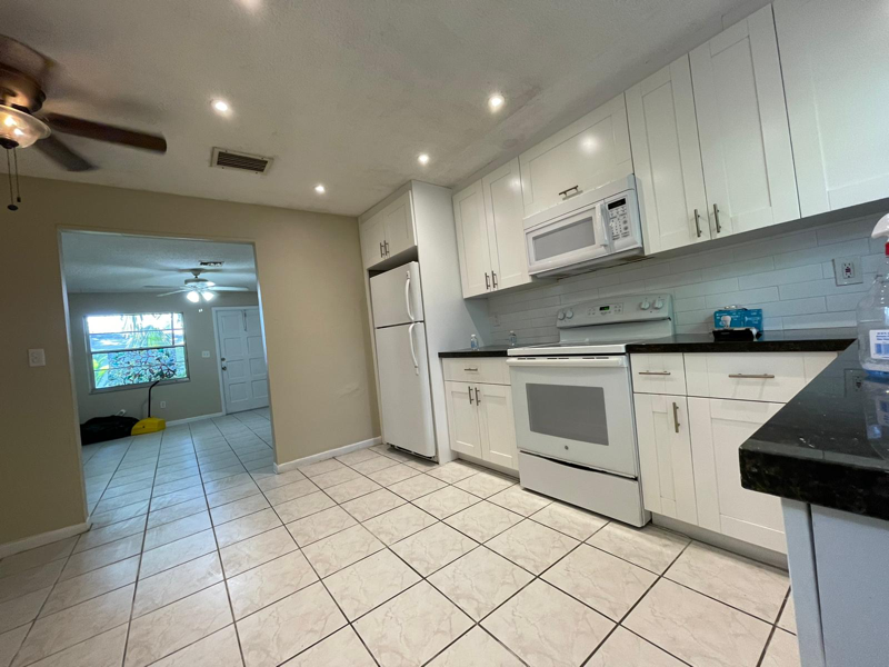 4661 Sw 66th Ave - Photo 2 of 12