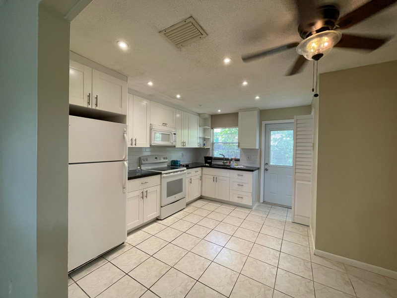 4661 Sw 66th Ave - Photo 3 of 12