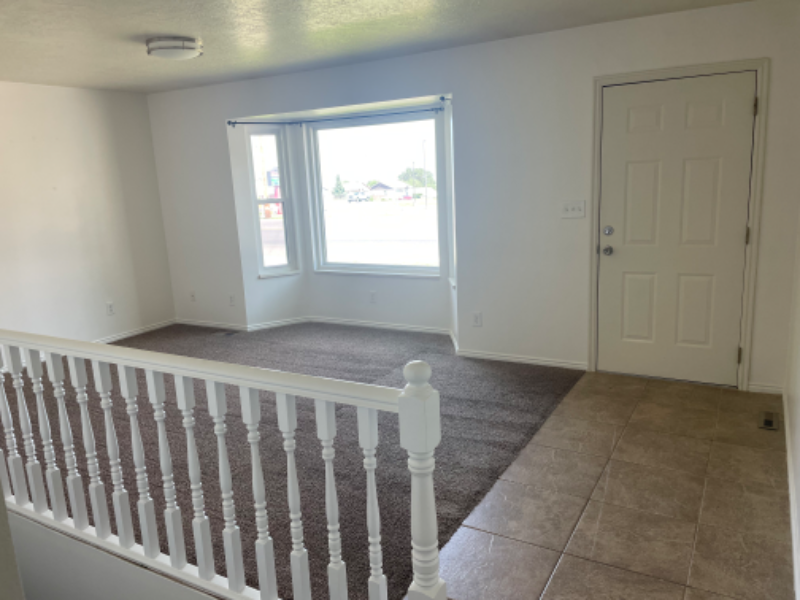 958 E Center St - Photo 3 of 9