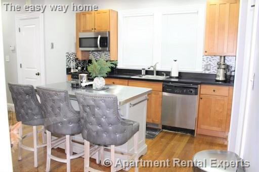 17 Meridian St #1 - Photo 3 of 13