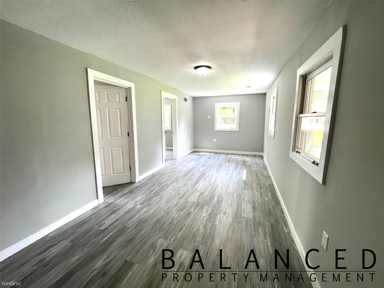 1176 Sw Webster Ave - Photo 3 of 9