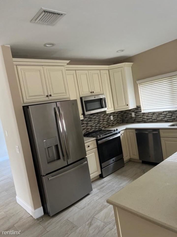 4518 Nw 36th Ct - Photo 2 of 9