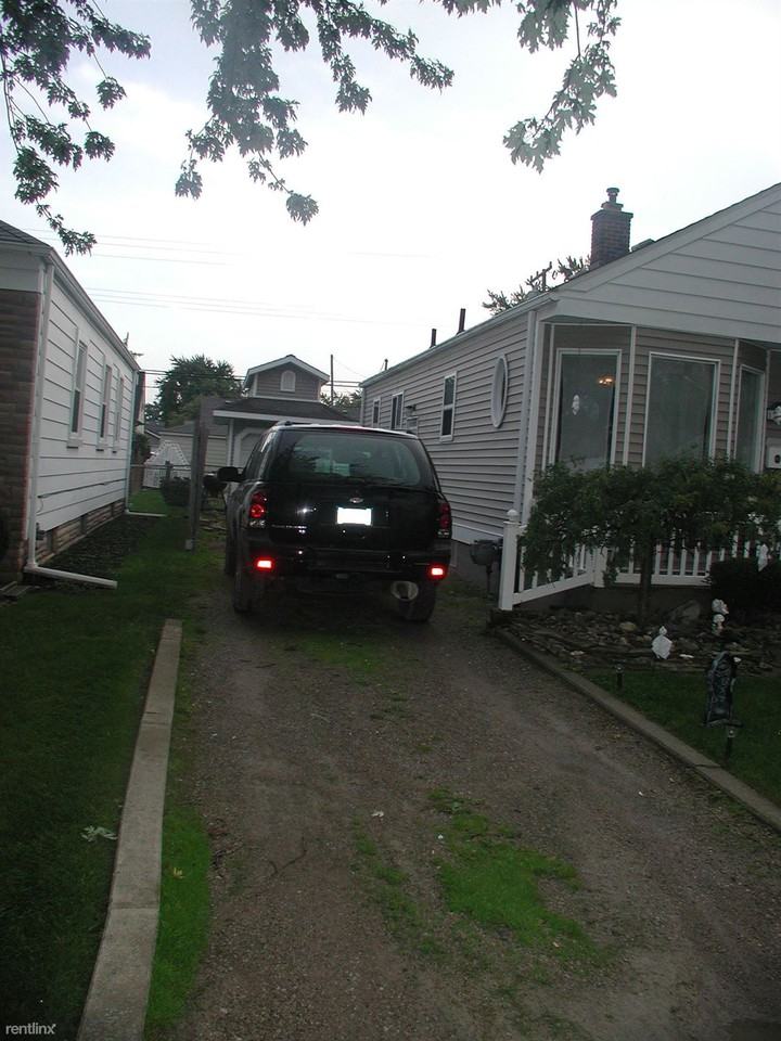 13467 Cunningham St - Photo 2 of 9
